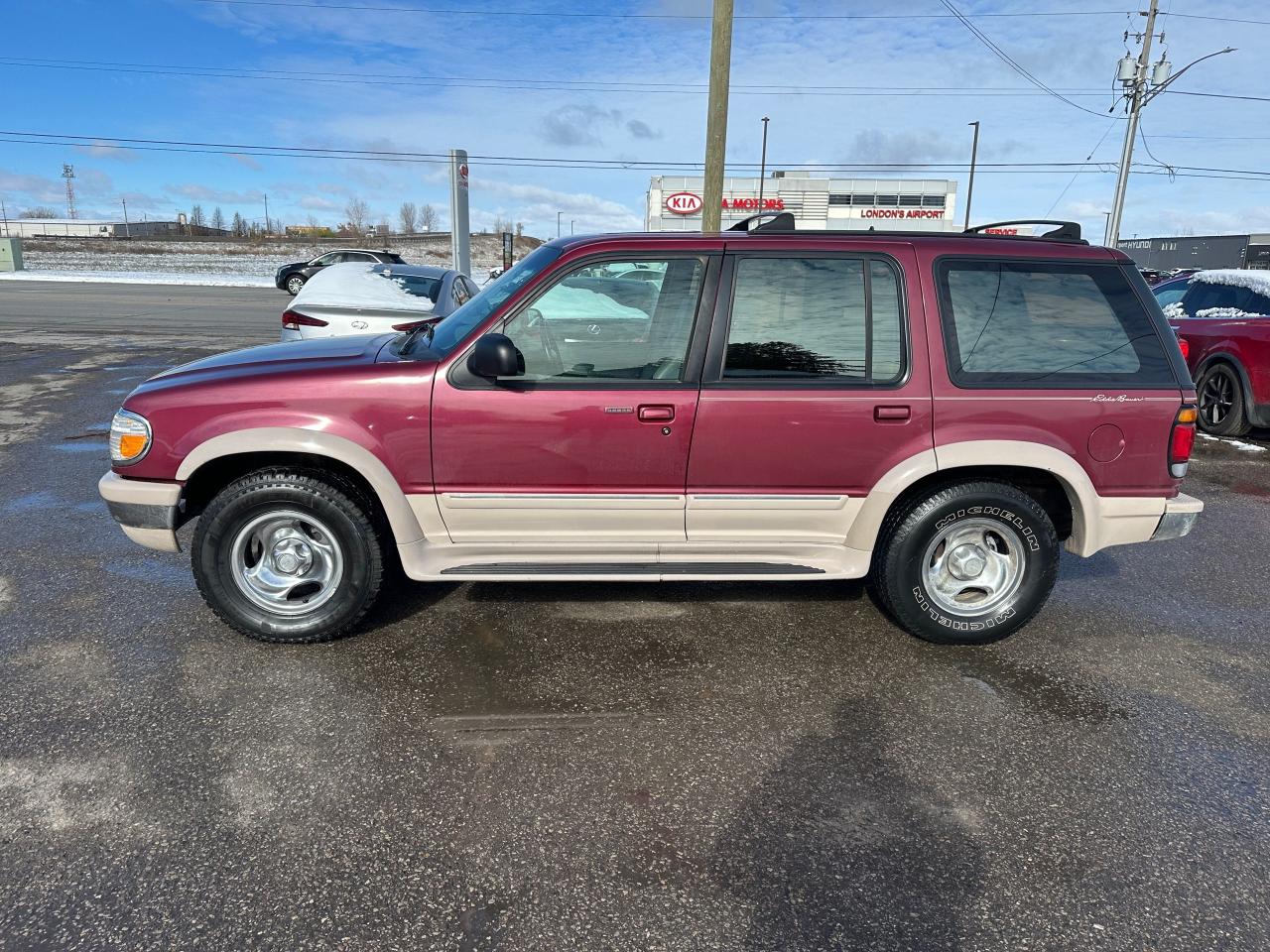 1995 Ford Explorer EDDIE BAUER, 4X4, ONLY 56,000KMS, CERTIFIED - Photo #2
