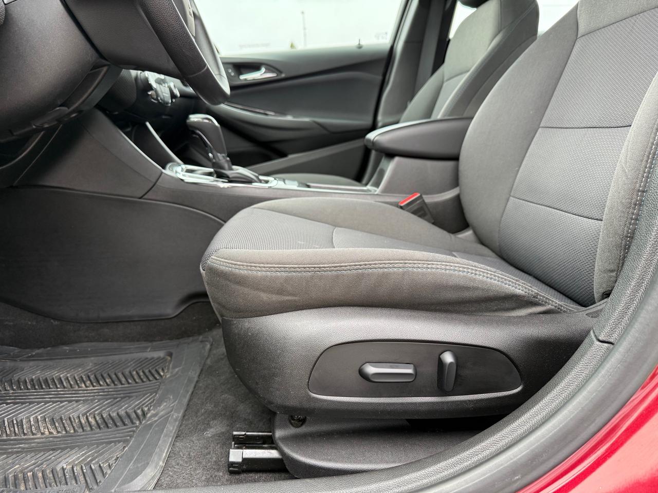 2018 Chevrolet Cruze LT Auto AutoStart! Heated Seats ! Photo