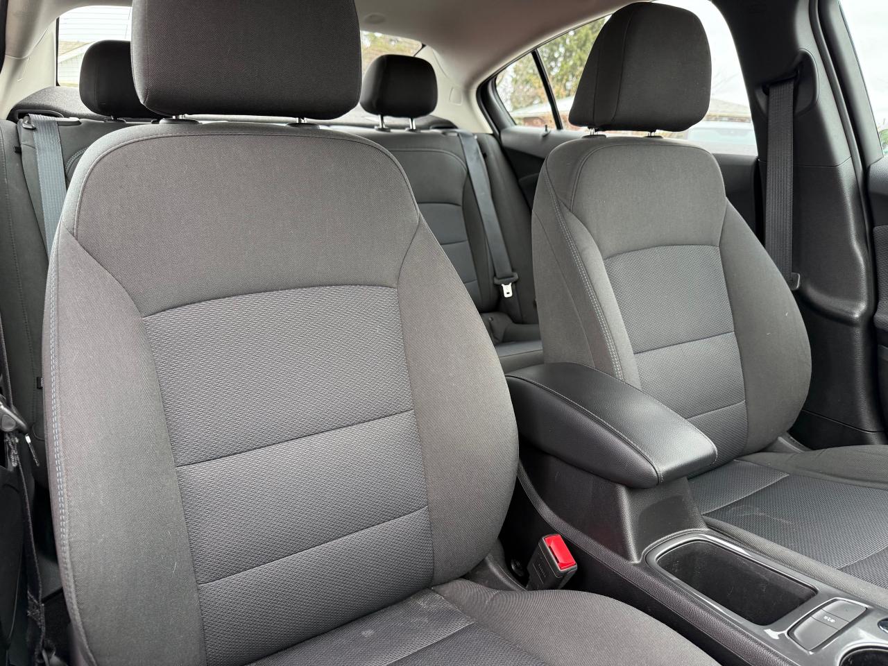 2018 Chevrolet Cruze LT Auto AutoStart! Heated Seats ! Photo