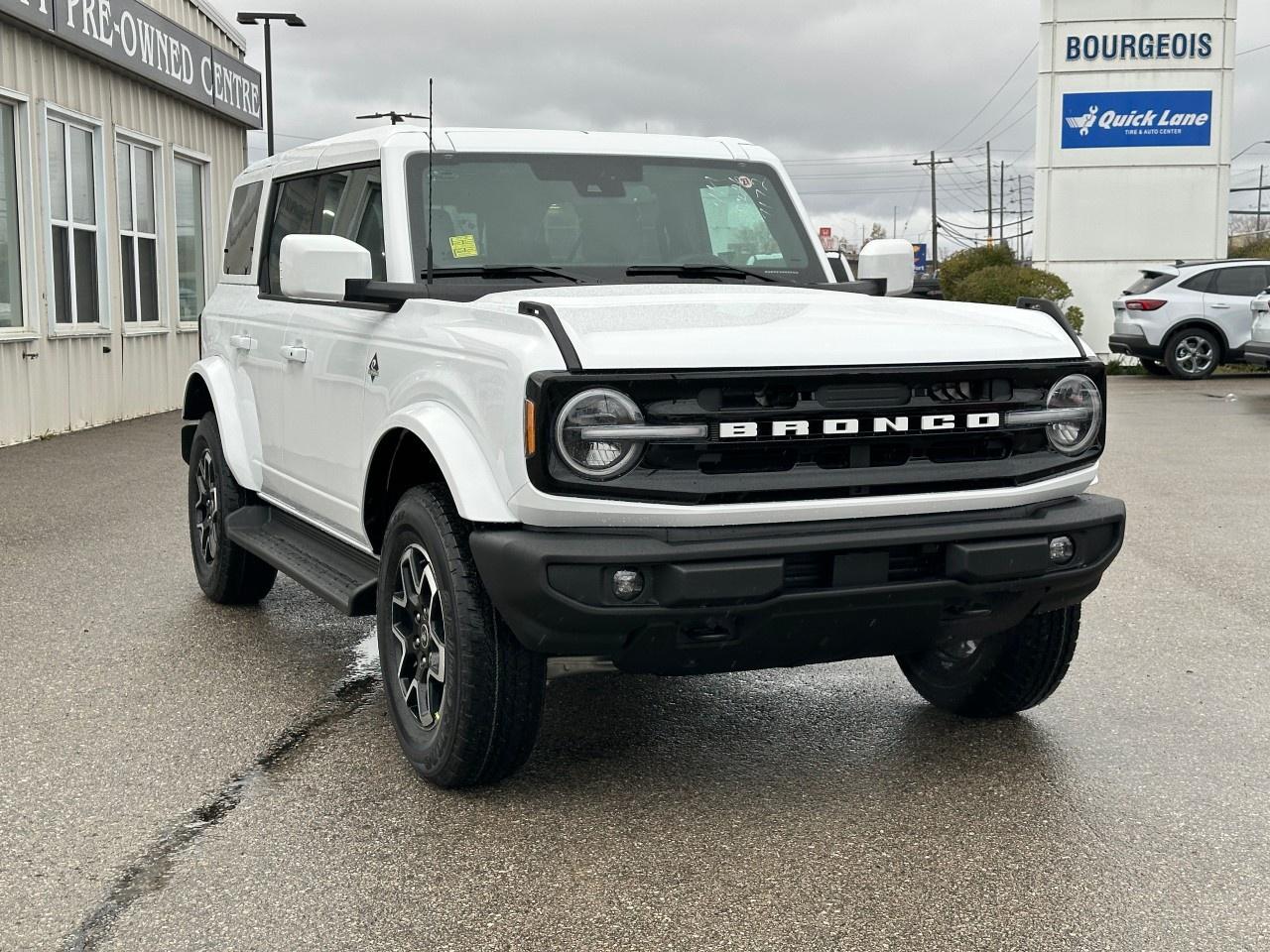 2025 Ford Bronco OUTER BANKS 4 DOOR 4X4 Photo3