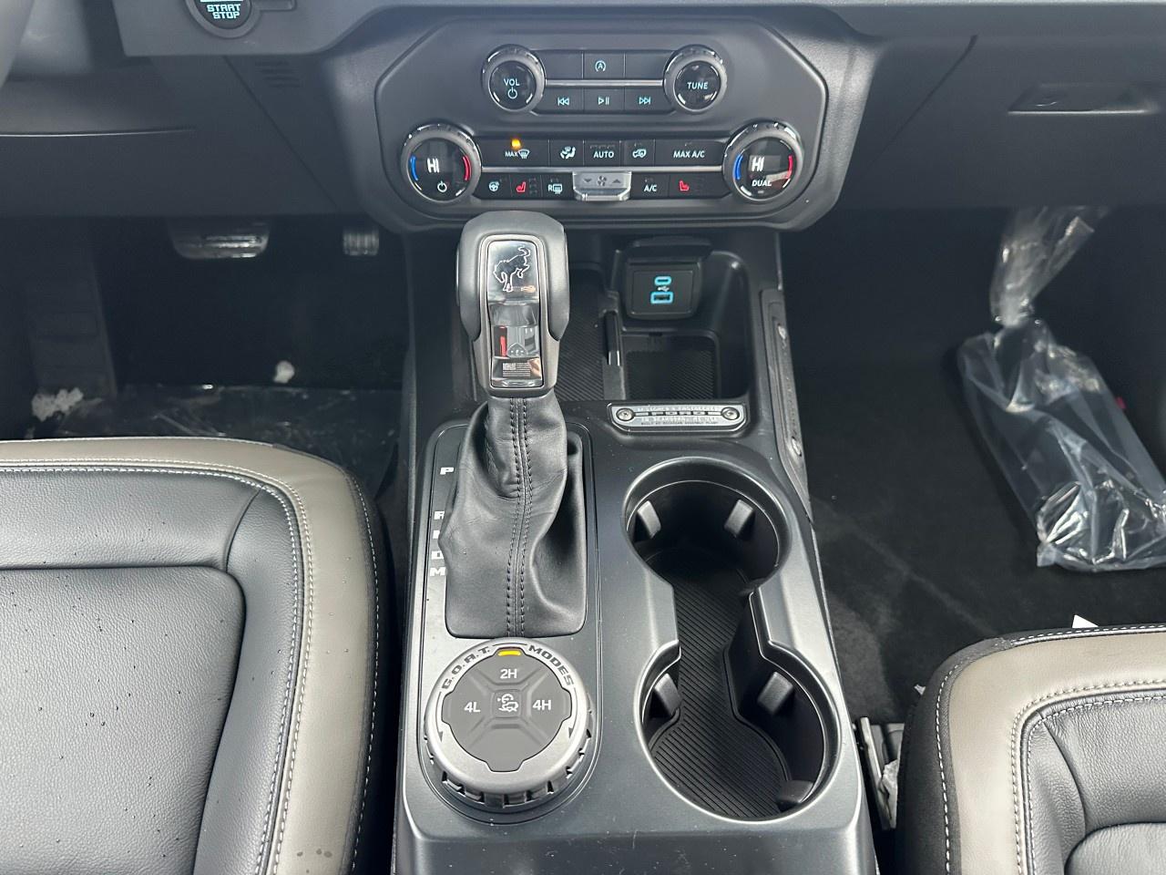 2025 Ford Bronco OUTER BANKS 4 DOOR 4X4 Photo