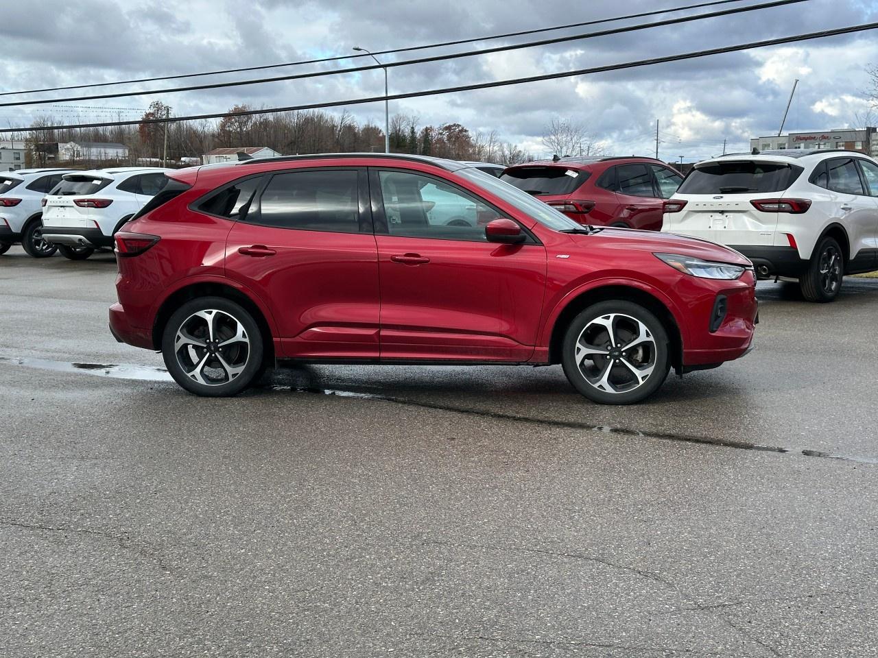 2023 Ford Escape ST-Line Select AWD Photo4