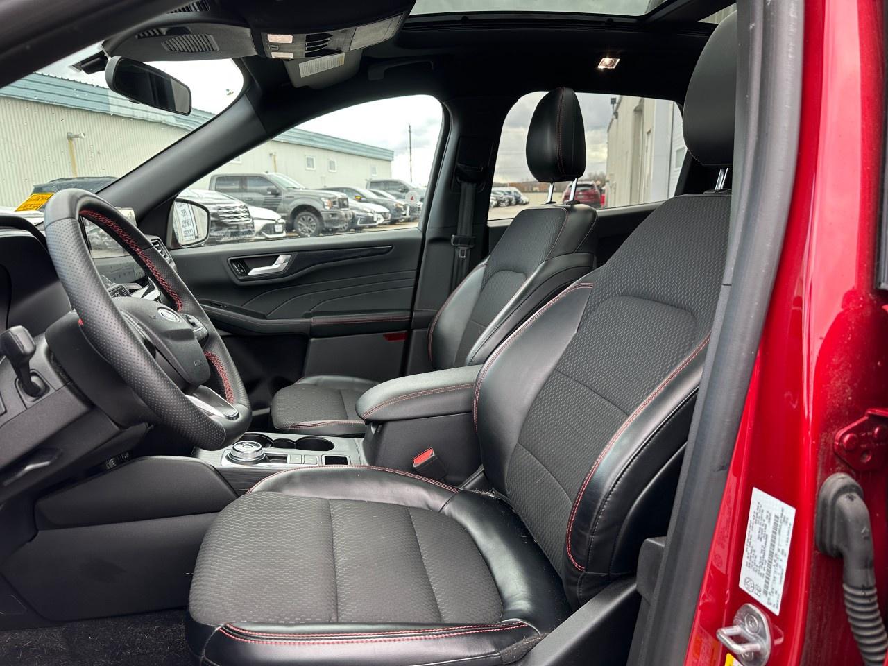 2023 Ford Escape ST-Line Select AWD Photo