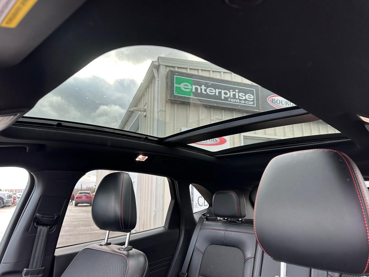 2023 Ford Escape ST-Line Select AWD Photo