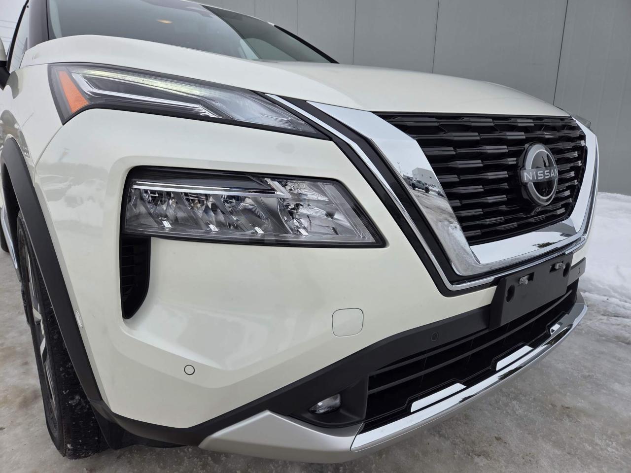 2022 Nissan Rogue Platinum One Owner | Leather | Navigation | Moonroof | 19" Wheels Photo