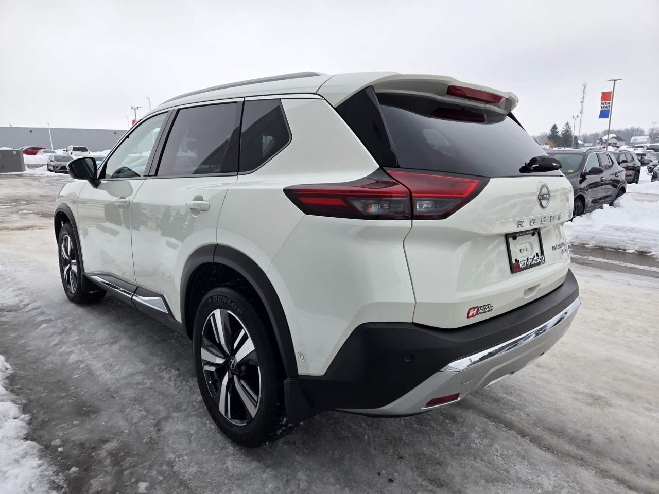 2022 Nissan Rogue Platinum One Owner | Leather | Navigation | Moonroof | 19" Wheels Photo