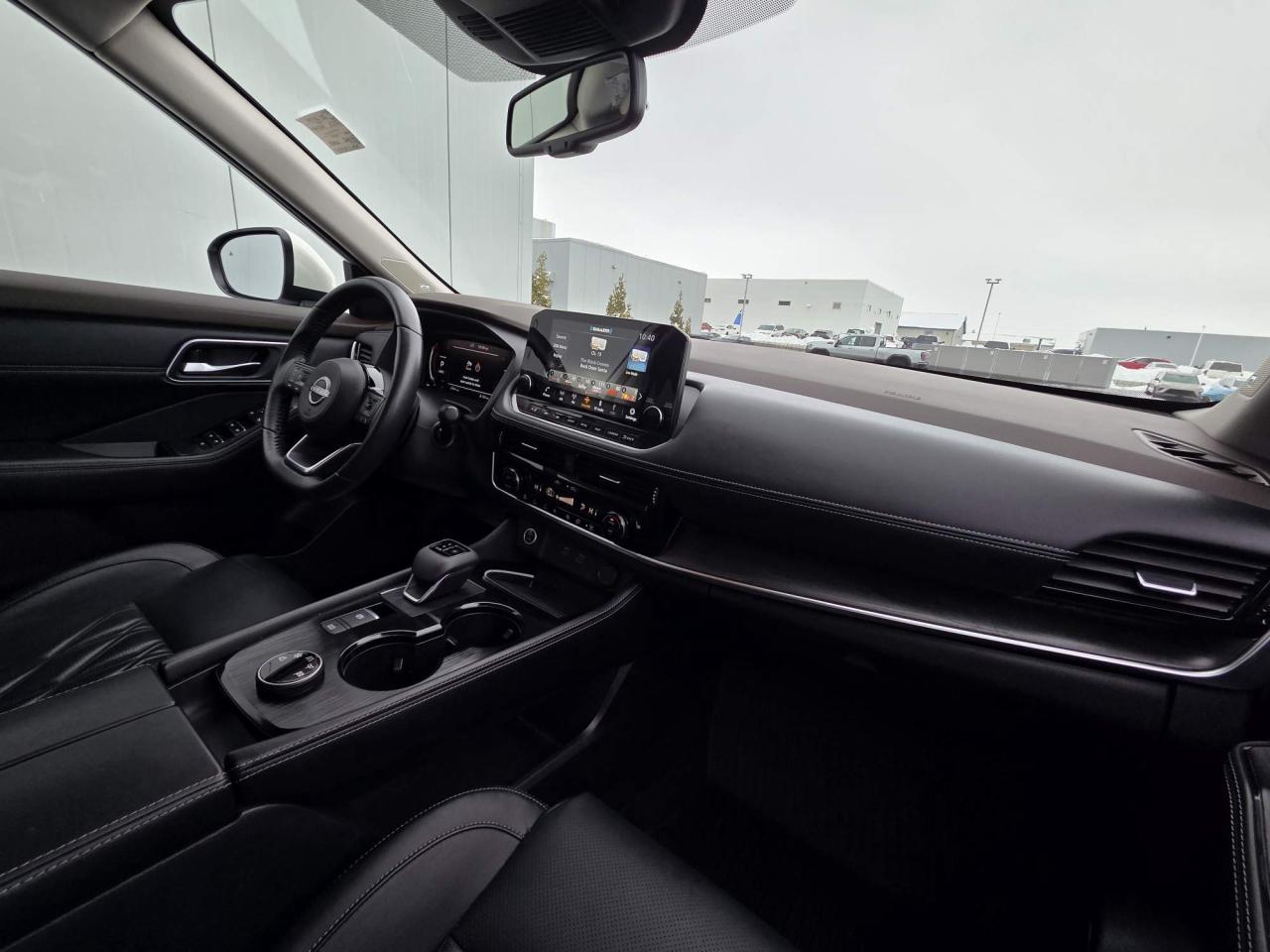 2022 Nissan Rogue Platinum One Owner | Leather | Navigation | Moonroof | 19" Wheels Photo