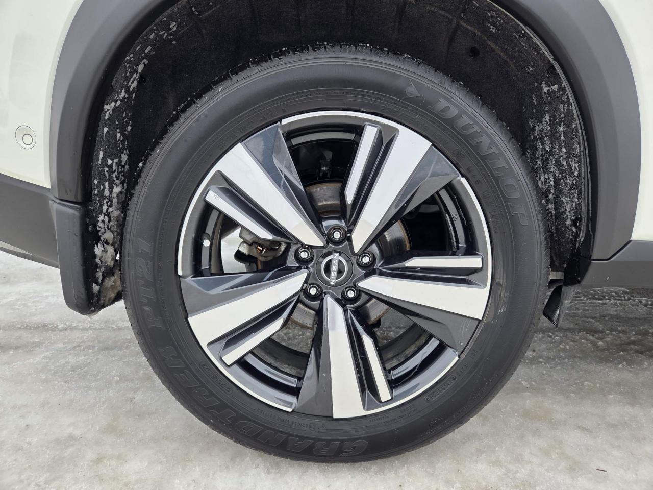 2022 Nissan Rogue Platinum One Owner | Leather | Navigation | Moonroof | 19" Wheels Photo