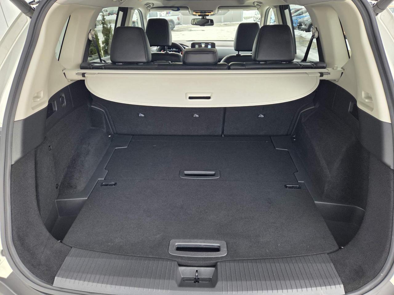 2022 Nissan Rogue Platinum One Owner | Leather | Navigation | Moonroof | 19" Wheels Photo