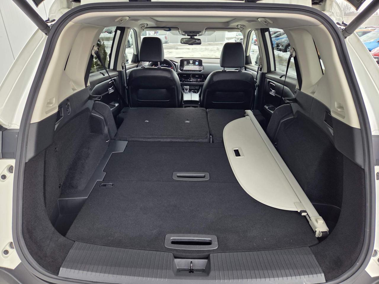 2022 Nissan Rogue Platinum One Owner | Leather | Navigation | Moonroof | 19" Wheels Photo