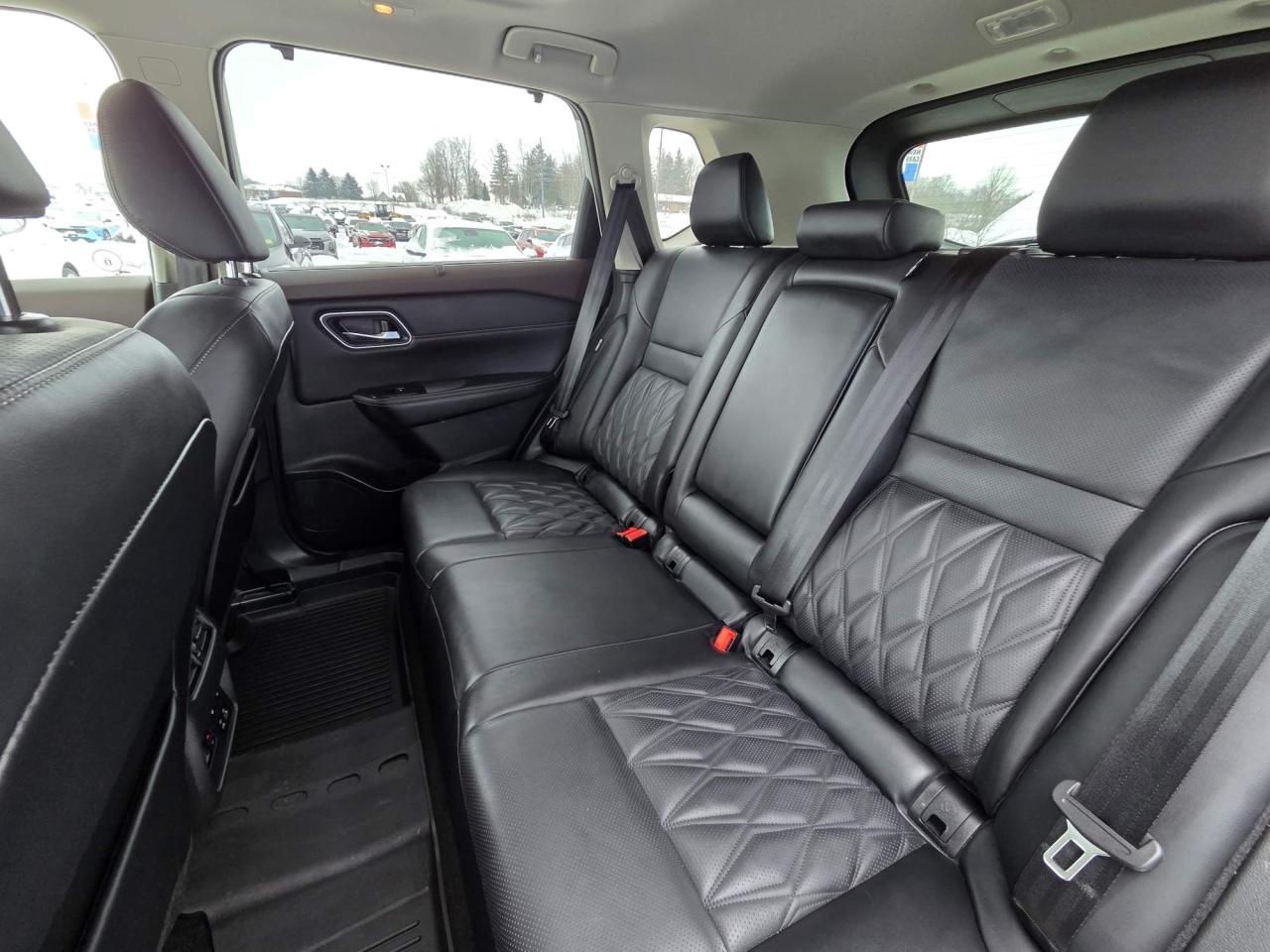 2022 Nissan Rogue Platinum One Owner | Leather | Navigation | Moonroof | 19" Wheels Photo