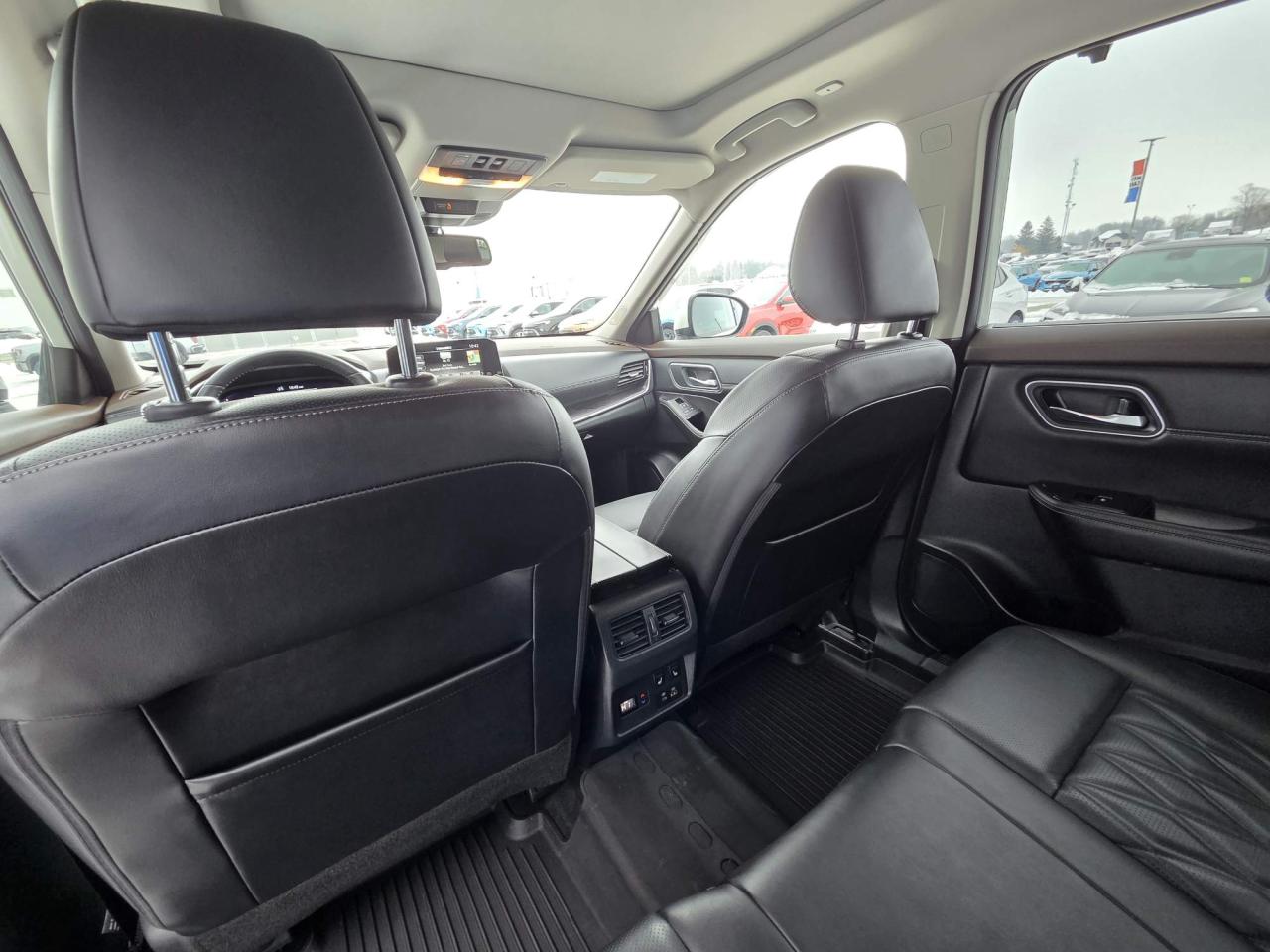 2022 Nissan Rogue Platinum One Owner | Leather | Navigation | Moonroof | 19" Wheels Photo