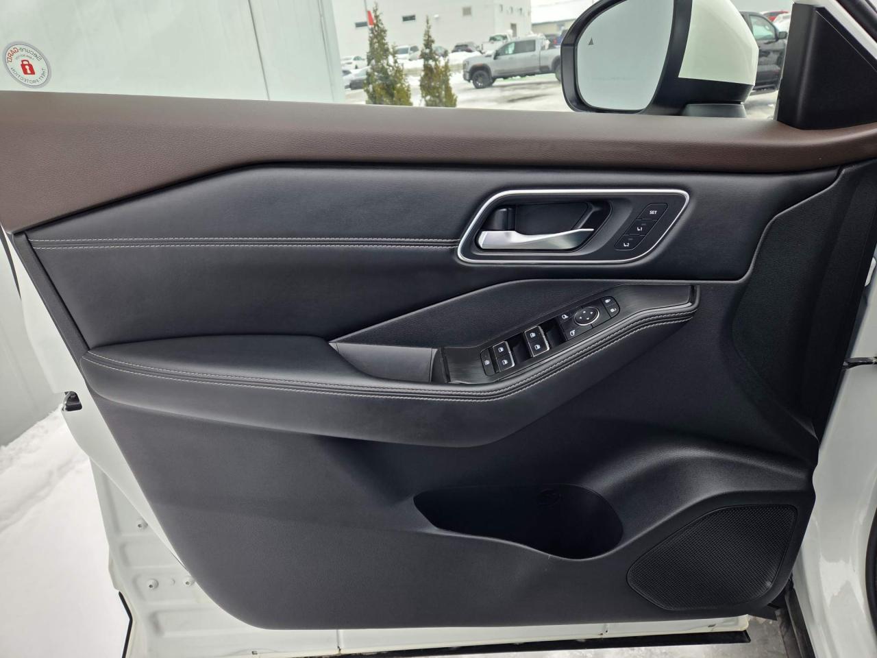 2022 Nissan Rogue Platinum One Owner | Leather | Navigation | Moonroof | 19" Wheels Photo