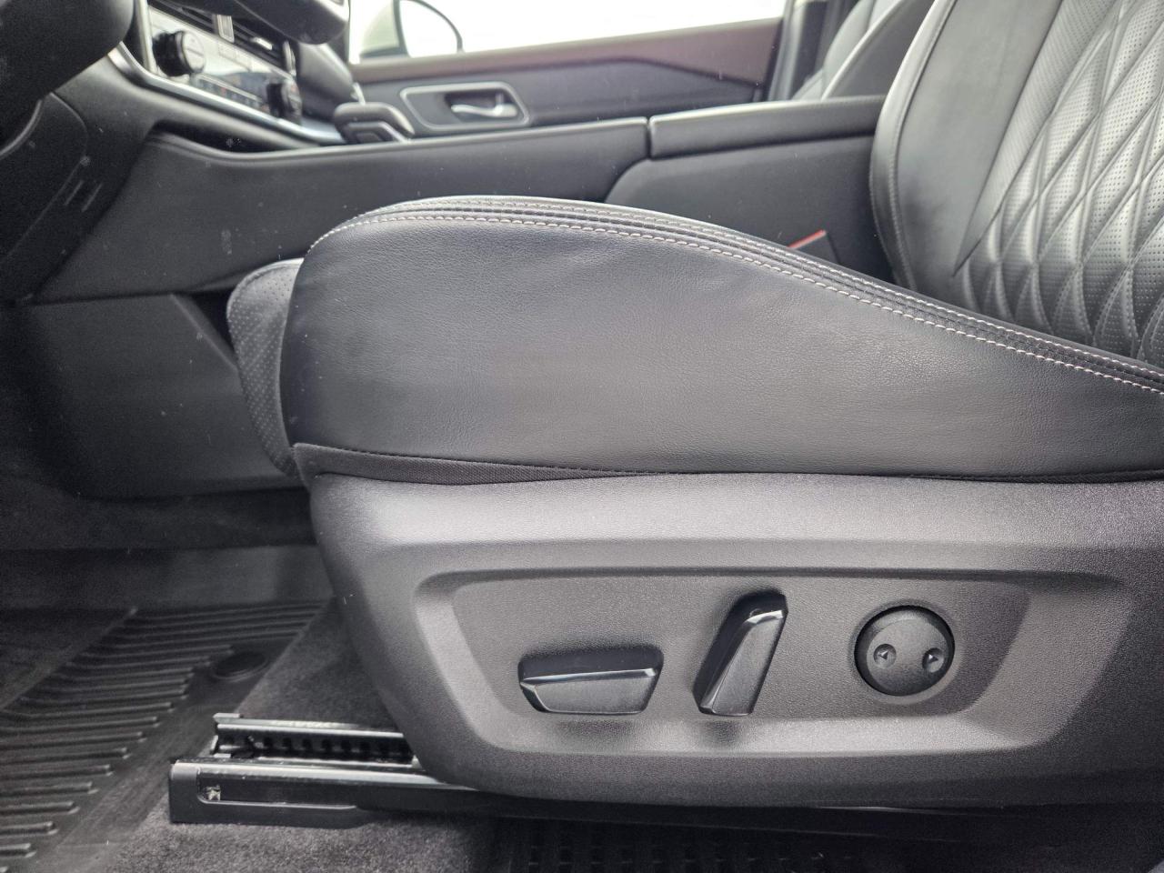 2022 Nissan Rogue Platinum One Owner | Leather | Navigation | Moonroof | 19" Wheels Photo