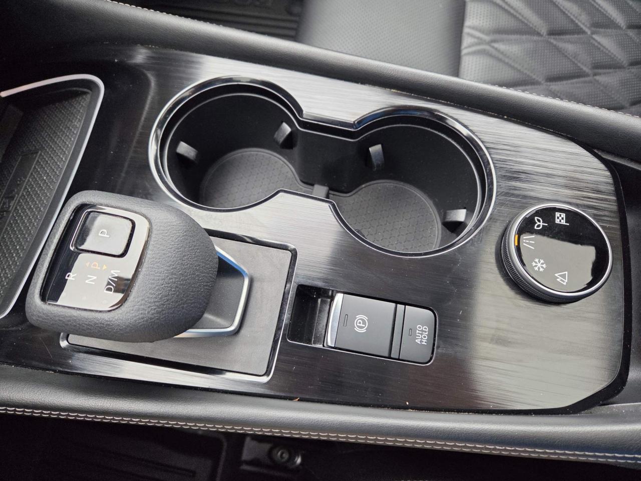 2022 Nissan Rogue Platinum One Owner | Leather | Navigation | Moonroof | 19" Wheels Photo