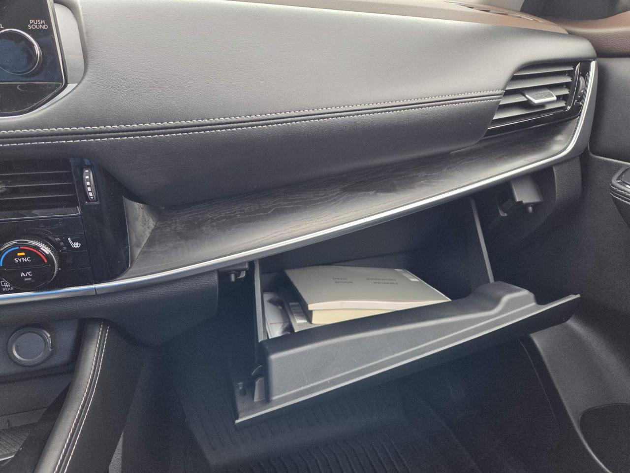 2022 Nissan Rogue Platinum One Owner | Leather | Navigation | Moonroof | 19" Wheels Photo