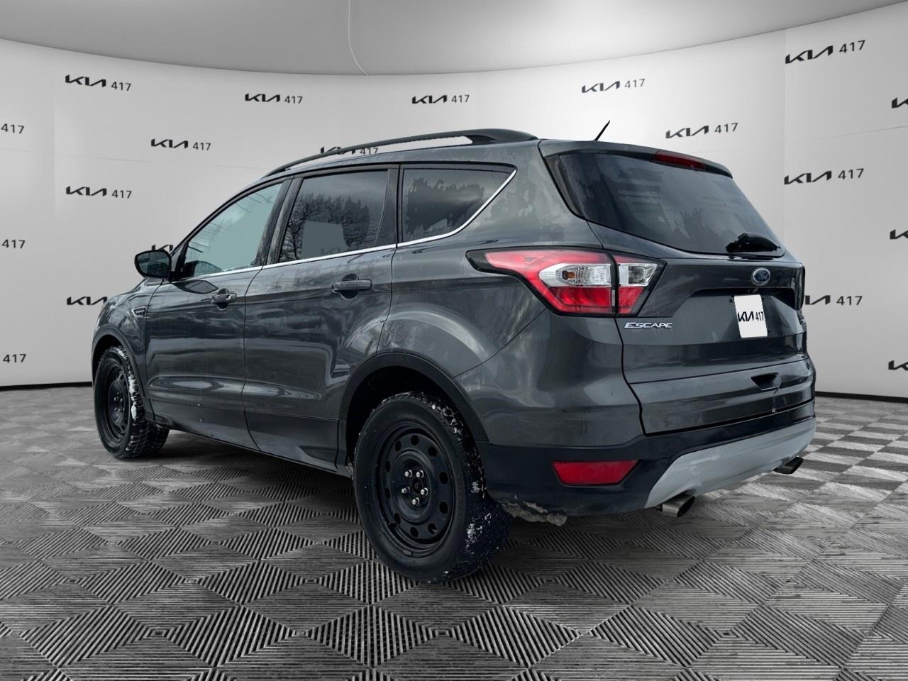 2018 Ford Escape SE 4WD Photo2