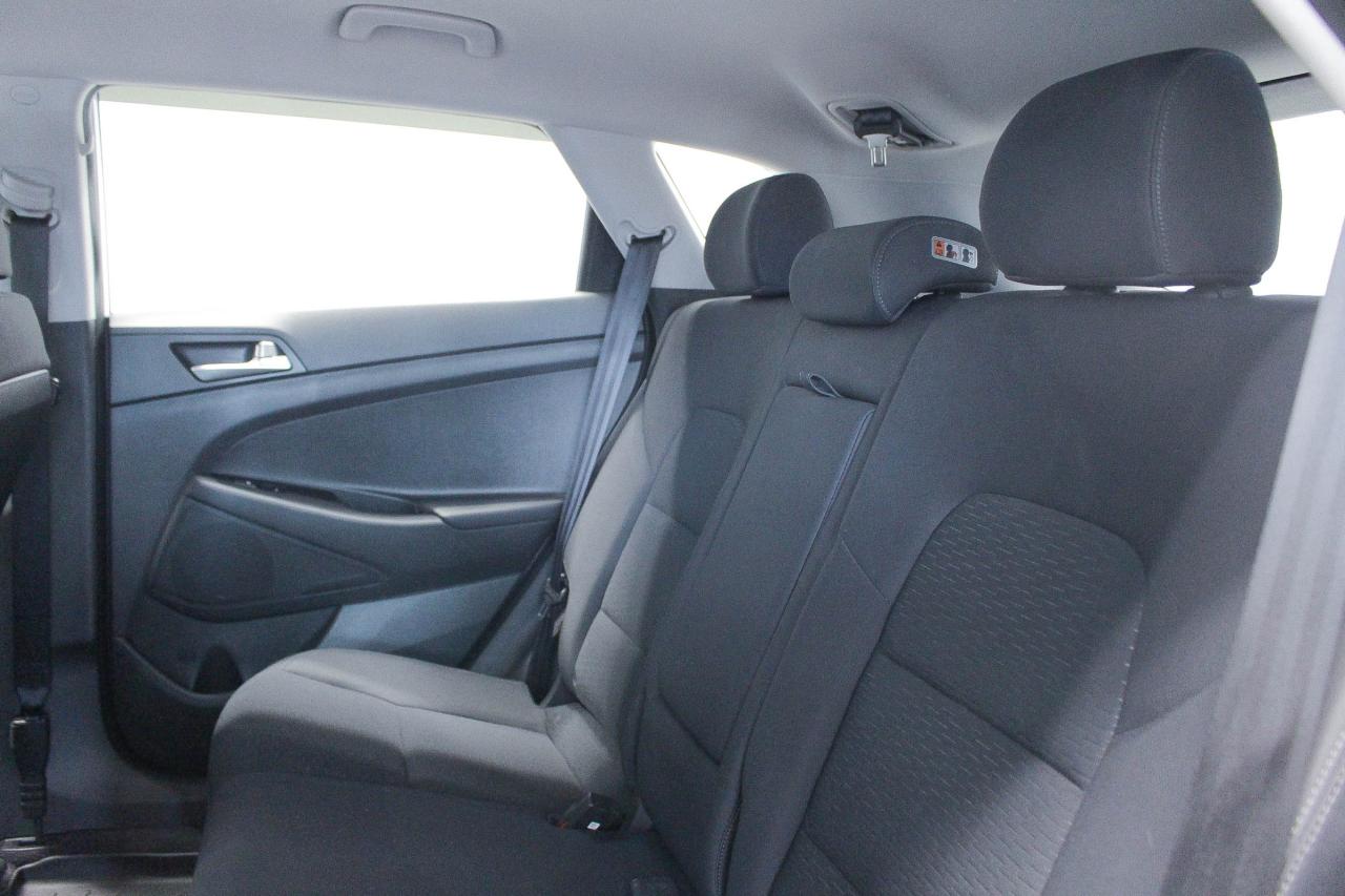 2019 Hyundai Tucson Preferred LOW KMS - CLOTH UPHOLSTERY - HEATED FRONT AND REAR SEATS Photo