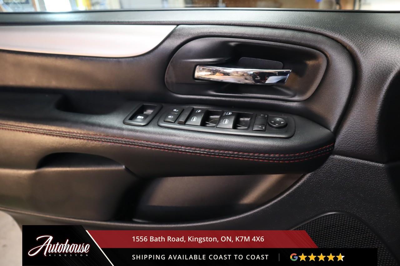 2016 Dodge Grand Caravan DVD ENTERTAINMENT SYSTEM - POWER SLIDERS Photo