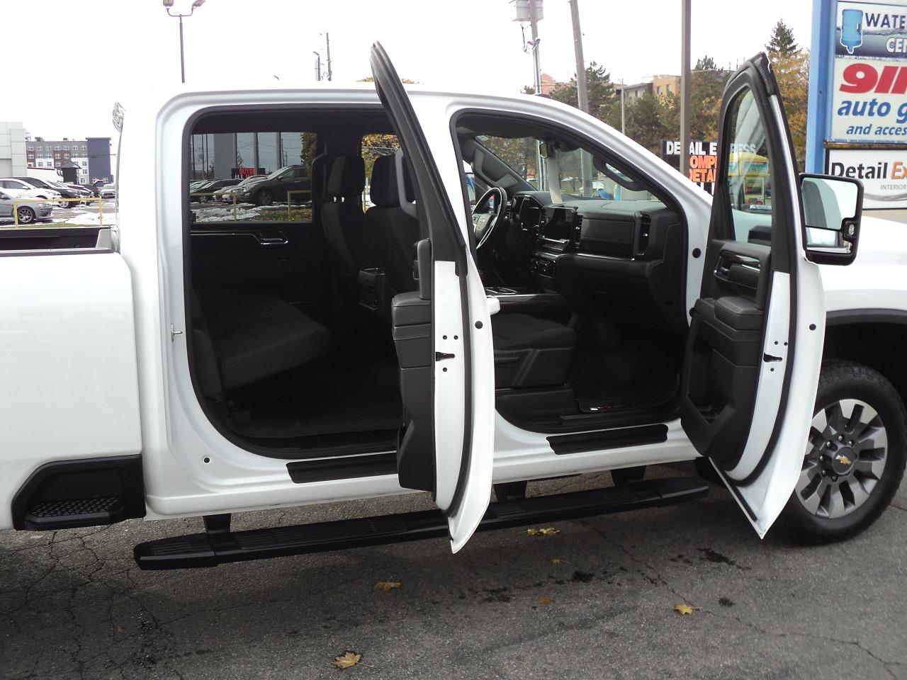 2024 Chevrolet Silverado 2500 HD LT CrewCab4WDZ71 6.6L8cylDiesel8ftBoxHeatedSeat - Photo #12