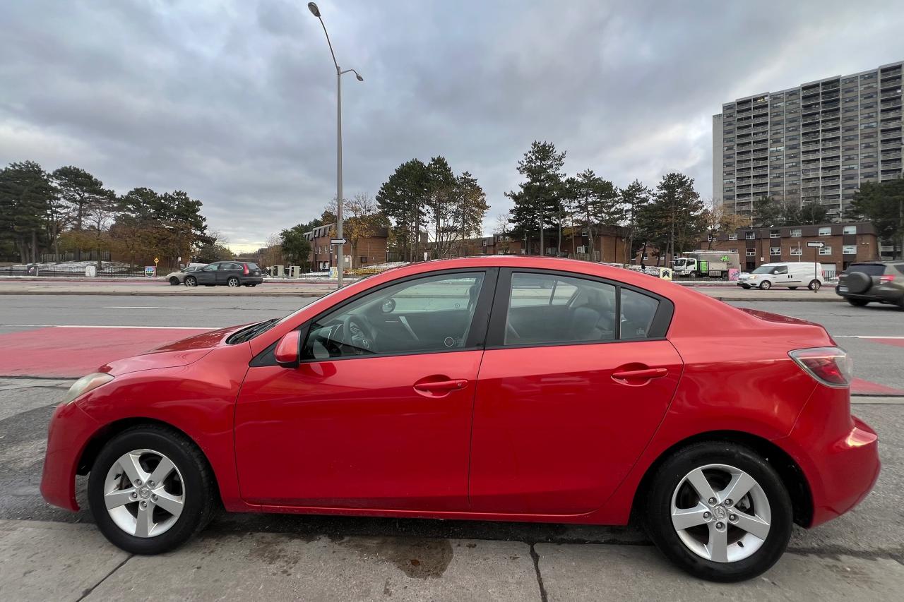 2012 Mazda MAZDA3 GS-SKY-LEATHER-SUNROOF-HEATED SEATS & MORE! Photo3