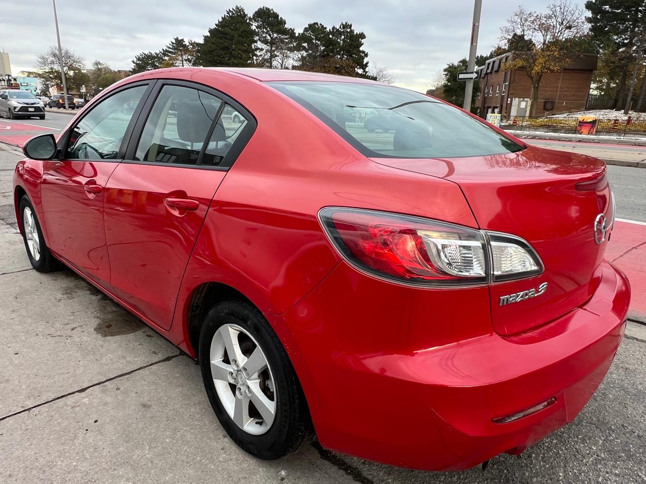 2012 Mazda MAZDA3 GS-SKY-LEATHER-SUNROOF-HEATED SEATS & MORE! Photo4