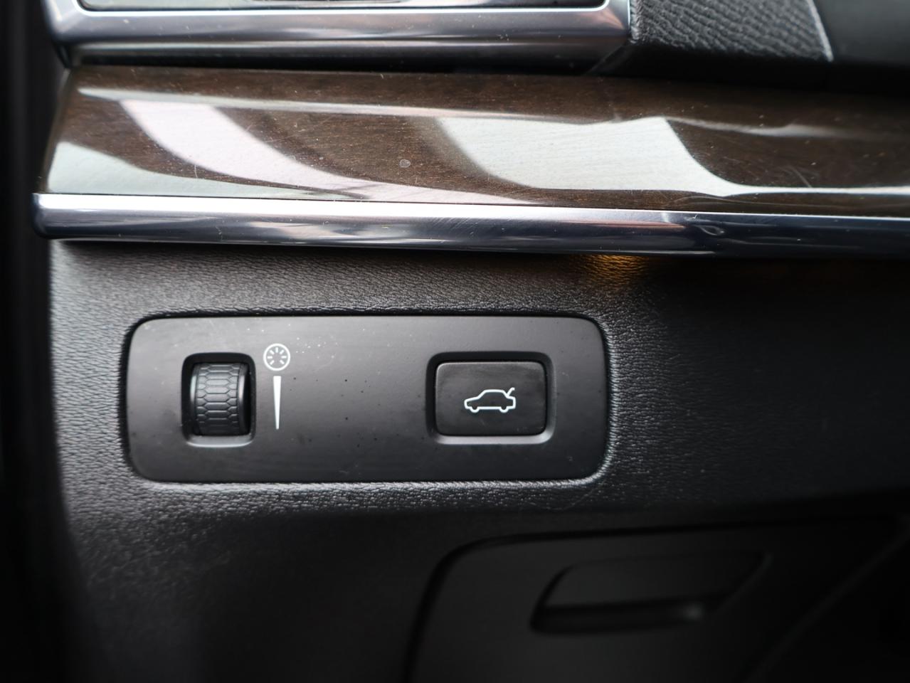 2018 Volvo XC90 T6 MOMENTUM AWD CERTIFIED *VOLVO MAINTAIN* CAMERA NAV BLUETOOTH LEATHER HEATED SEATS PANO ROOF CRUISE ALLOYS - Photo #35