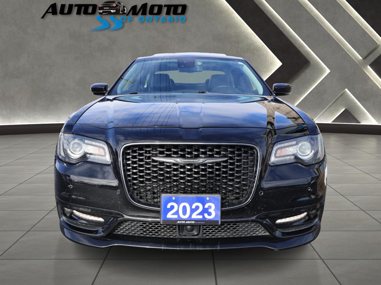2023 Chrysler 300 TOURING-L AWD CERTIFIED *ACCIDENT FREE* CAMERA NAV BLUETOOTH LEATHER HEATED SEATS PANO ROOF CRUISE ALLOYS - Photo #2