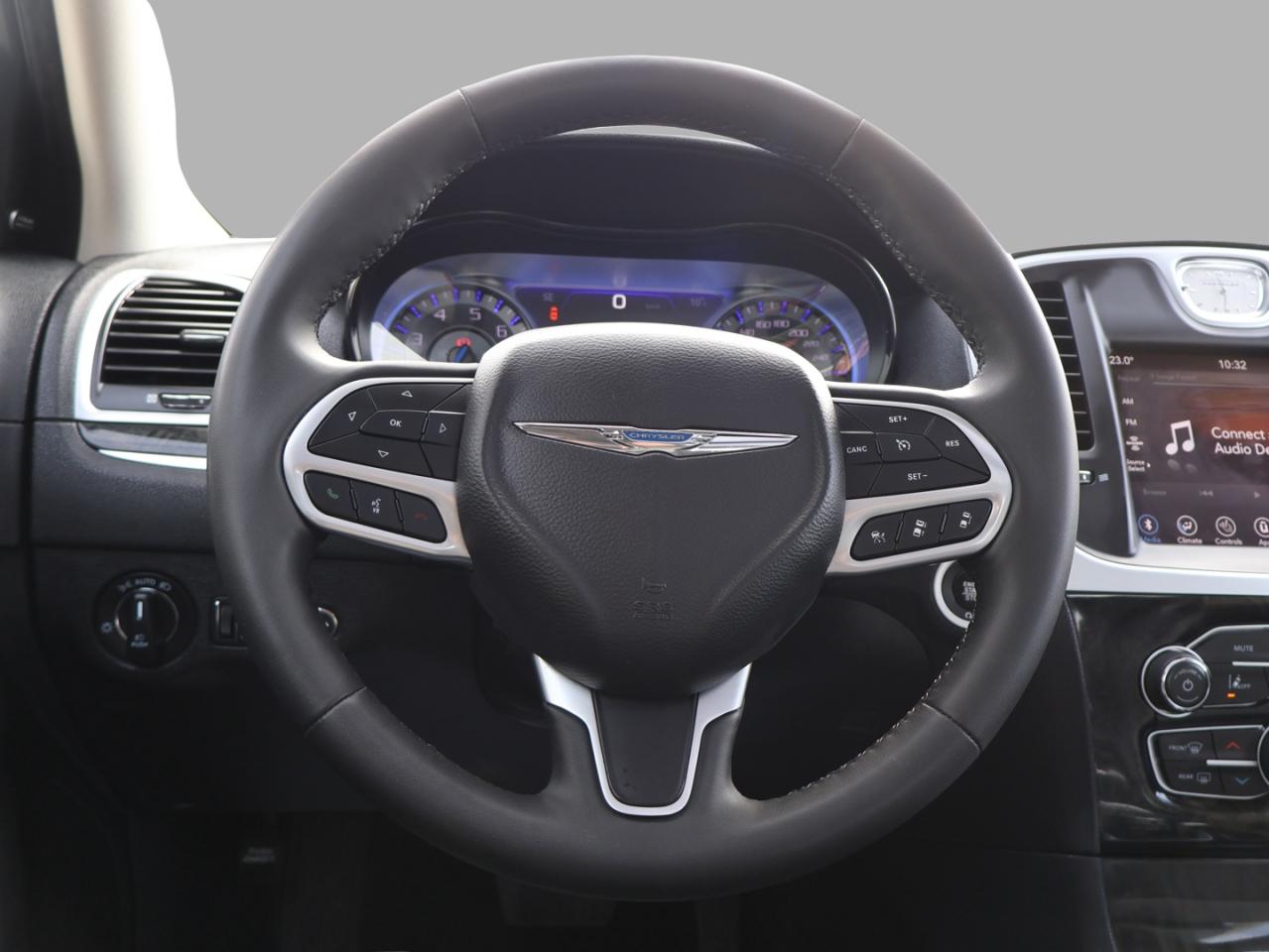 2023 Chrysler 300 TOURING-L AWD CERTIFIED *ACCIDENT FREE* CAMERA NAV BLUETOOTH LEATHER HEATED SEATS PANO ROOF CRUISE ALLOYS - Photo #9