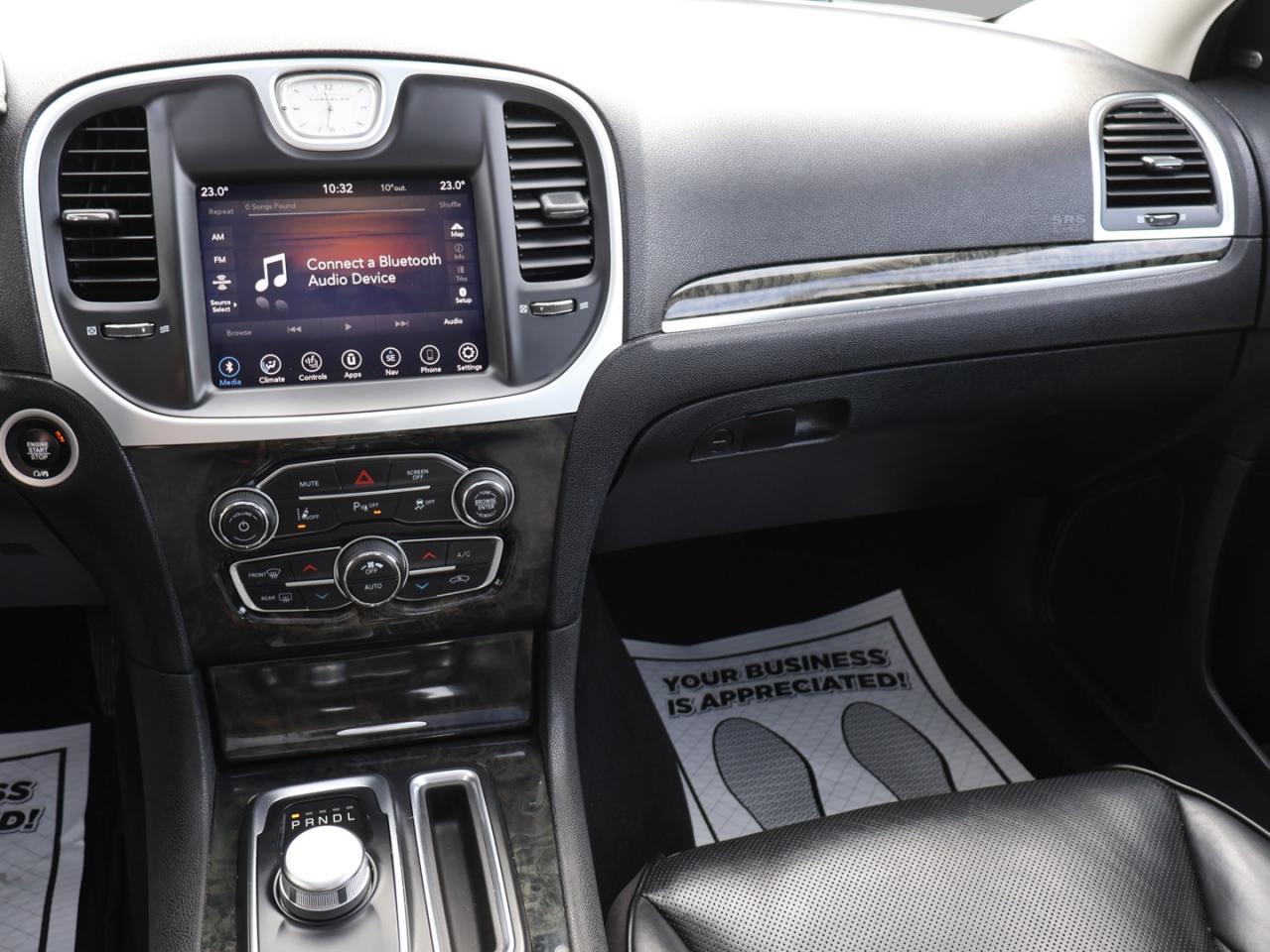 2023 Chrysler 300 TOURING-L AWD CERTIFIED *ACCIDENT FREE* CAMERA NAV BLUETOOTH LEATHER HEATED SEATS PANO ROOF CRUISE ALLOYS - Photo #10