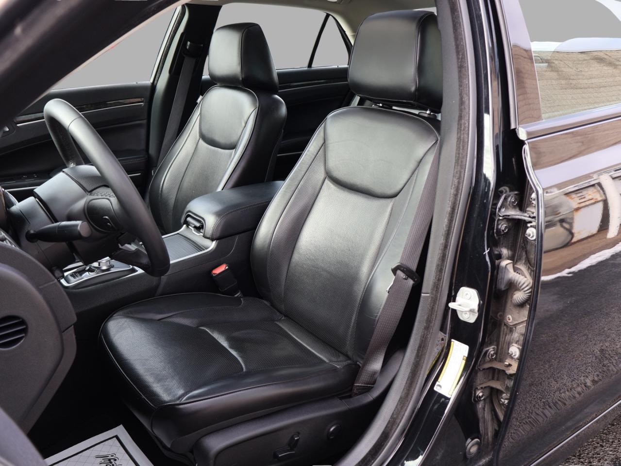 2023 Chrysler 300 TOURING-L AWD CERTIFIED *ACCIDENT FREE* CAMERA NAV BLUETOOTH LEATHER HEATED SEATS PANO ROOF CRUISE ALLOYS - Photo #13