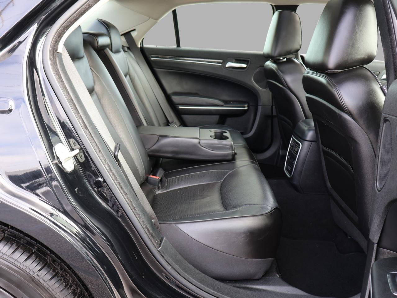 2023 Chrysler 300 TOURING-L AWD CERTIFIED *ACCIDENT FREE* CAMERA NAV BLUETOOTH LEATHER HEATED SEATS PANO ROOF CRUISE ALLOYS - Photo #16