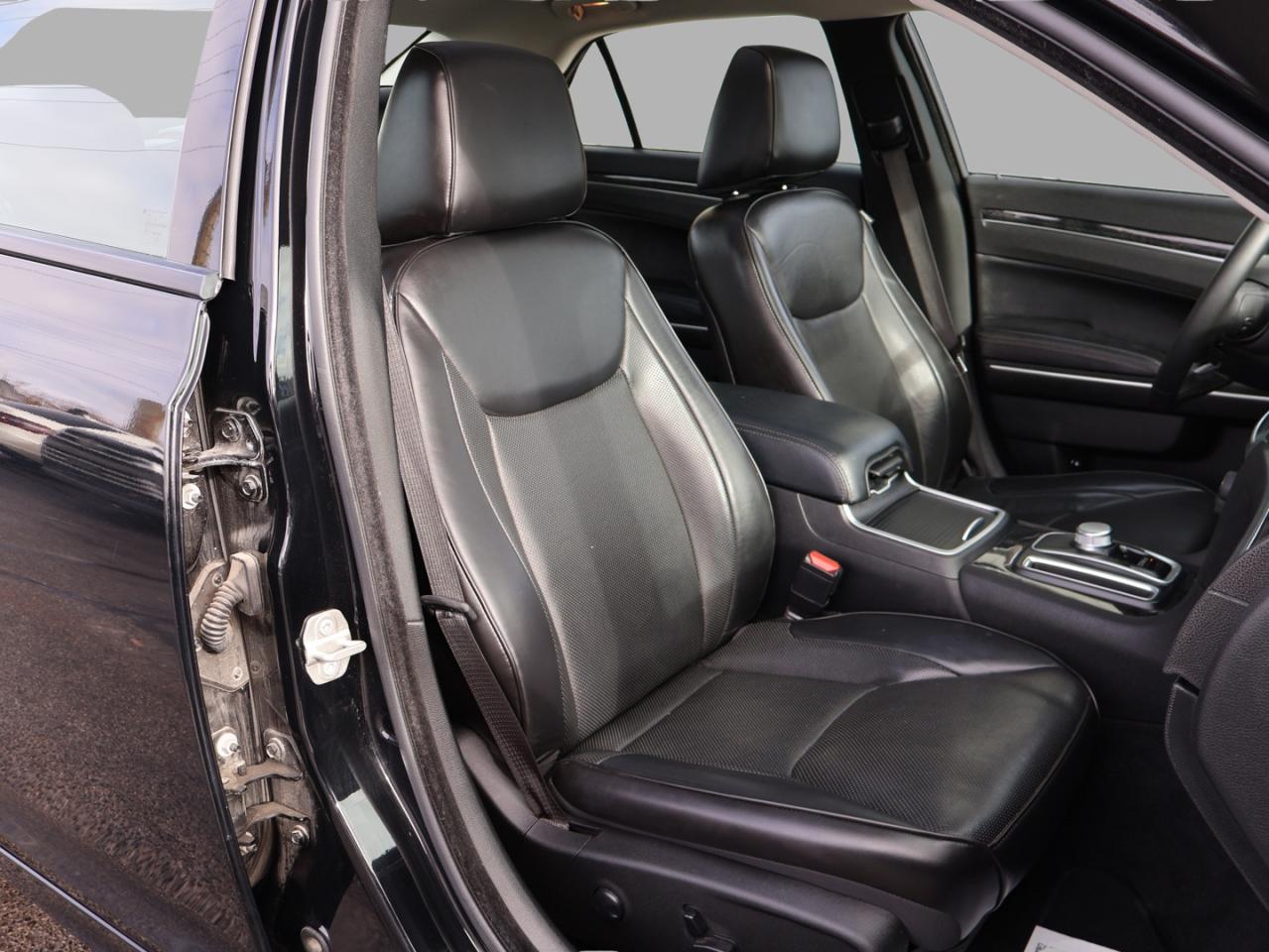 2023 Chrysler 300 TOURING-L AWD CERTIFIED *ACCIDENT FREE* CAMERA NAV BLUETOOTH LEATHER HEATED SEATS PANO ROOF CRUISE ALLOYS - Photo #18