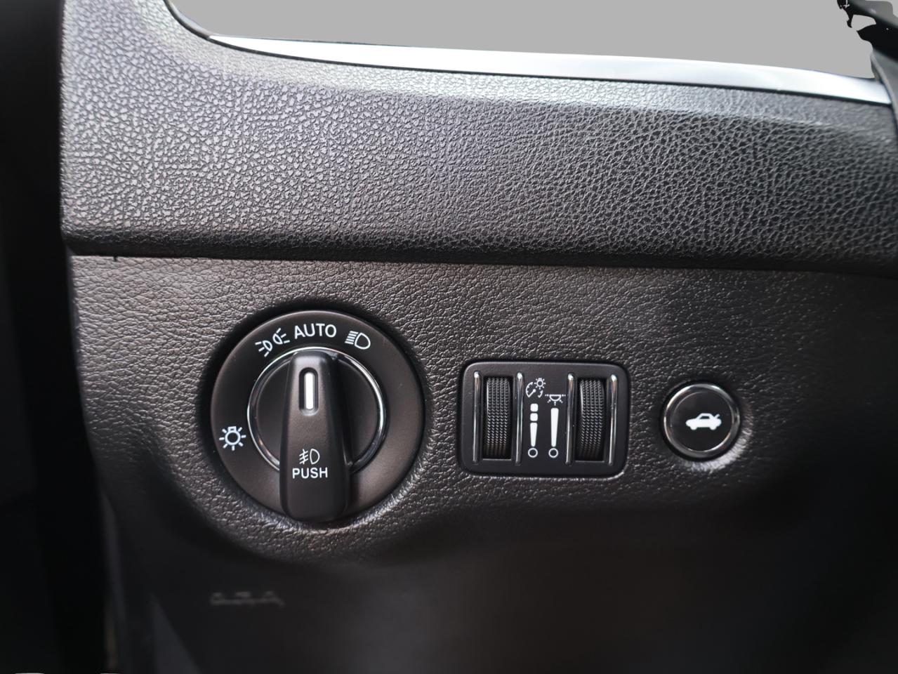 2023 Chrysler 300 TOURING-L AWD CERTIFIED *ACCIDENT FREE* CAMERA NAV BLUETOOTH LEATHER HEATED SEATS PANO ROOF CRUISE ALLOYS - Photo #27