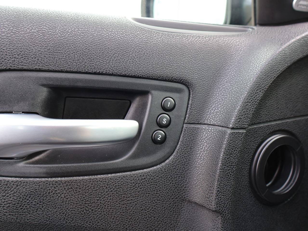 2023 Chrysler 300 TOURING-L AWD CERTIFIED *ACCIDENT FREE* CAMERA NAV BLUETOOTH LEATHER HEATED SEATS PANO ROOF CRUISE ALLOYS - Photo #29