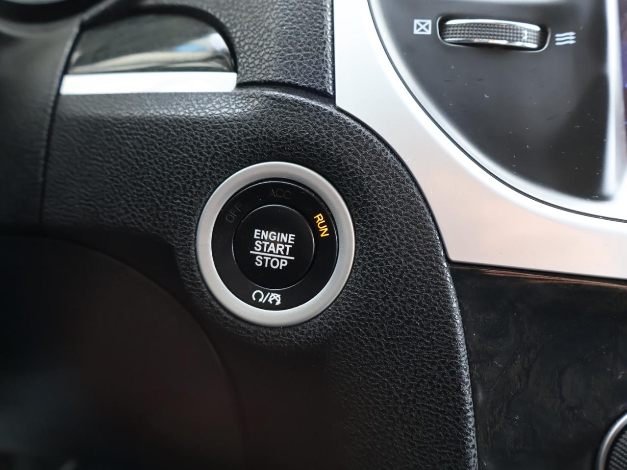 2023 Chrysler 300 TOURING-L AWD CERTIFIED *ACCIDENT FREE* CAMERA NAV BLUETOOTH LEATHER HEATED SEATS PANO ROOF CRUISE ALLOYS - Photo #35