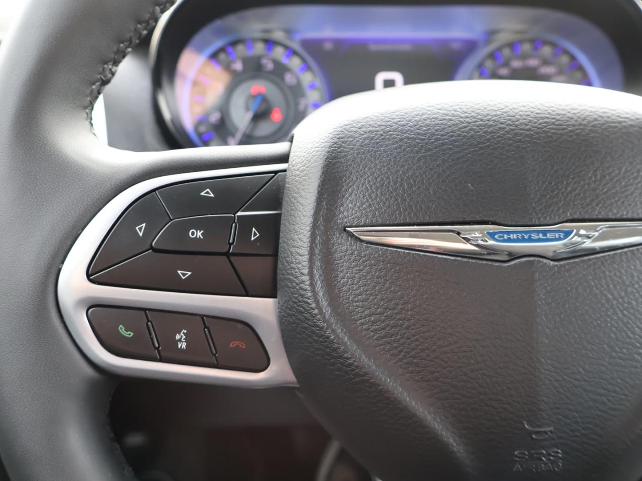 2023 Chrysler 300 TOURING-L AWD CERTIFIED *ACCIDENT FREE* CAMERA NAV BLUETOOTH LEATHER HEATED SEATS PANO ROOF CRUISE ALLOYS - Photo #36