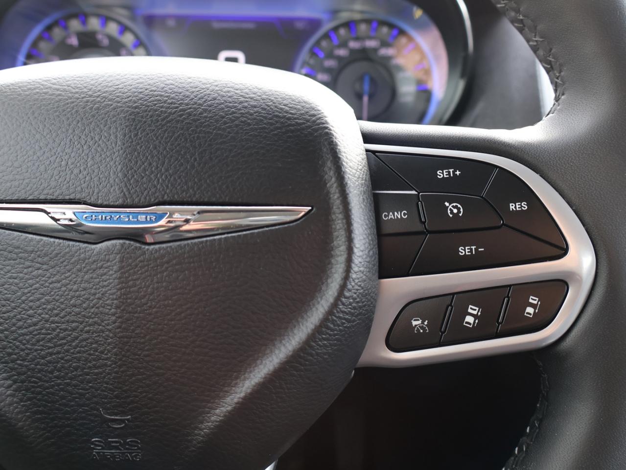 2023 Chrysler 300 TOURING-L AWD CERTIFIED *ACCIDENT FREE* CAMERA NAV BLUETOOTH LEATHER HEATED SEATS PANO ROOF CRUISE ALLOYS - Photo #37