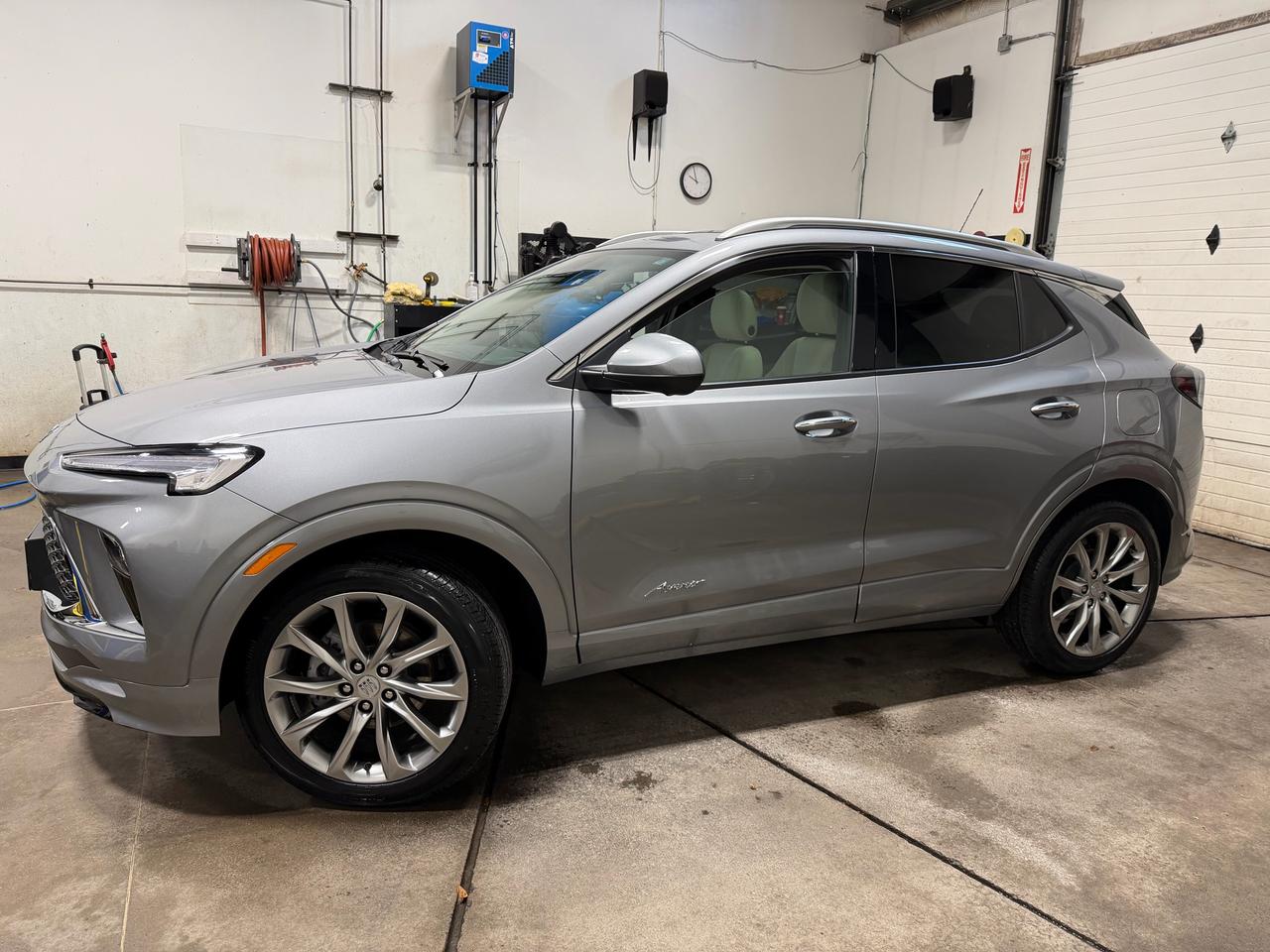 2024 Buick Encore GX Avenir | BOSE AUDIO | LEATHER | ONLY 11K! LIKE NEW Photo3