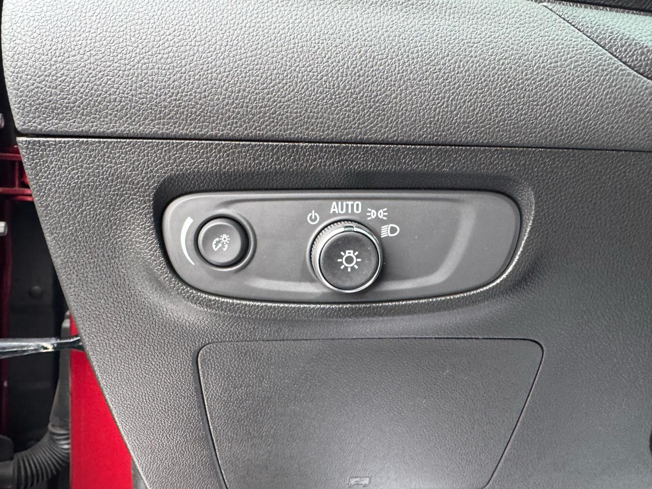 2024 Buick Encore GX Sport Touring AWD ONLY 22K!! PANO ROOF, LEATHER!!! Photo28