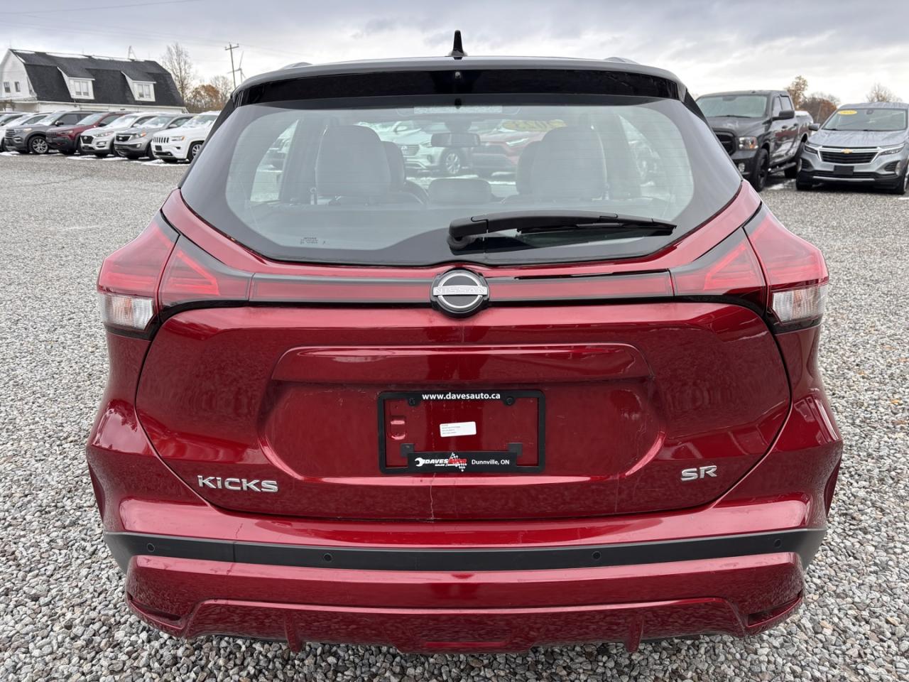 2023 Nissan Kicks SR Photo3