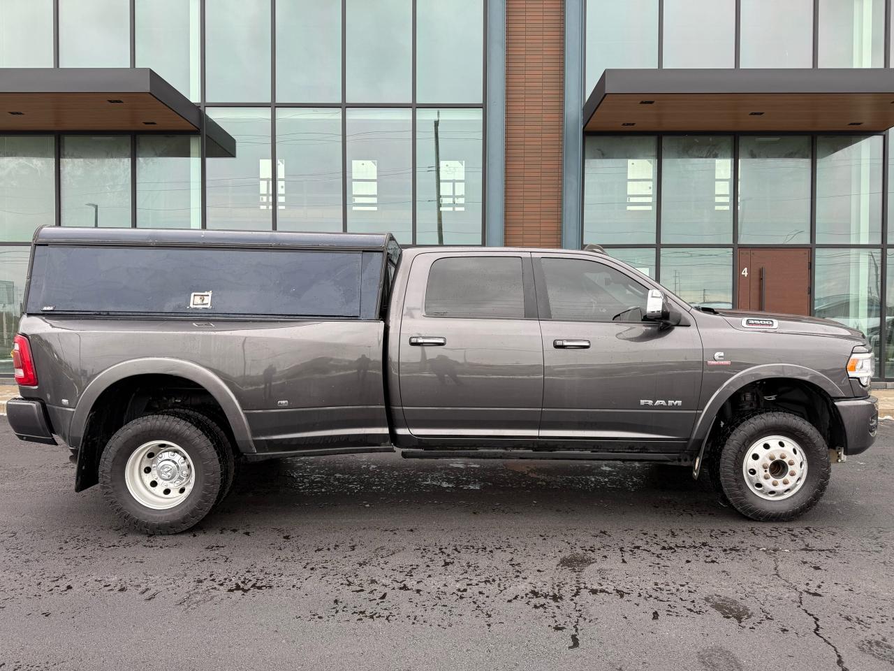 2019 RAM 3500 Laramie Photo3