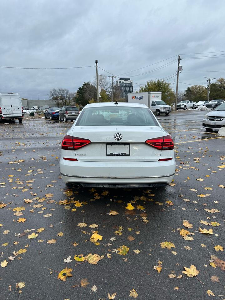 2018 Volkswagen Passat HIGHLINE - Photo #3