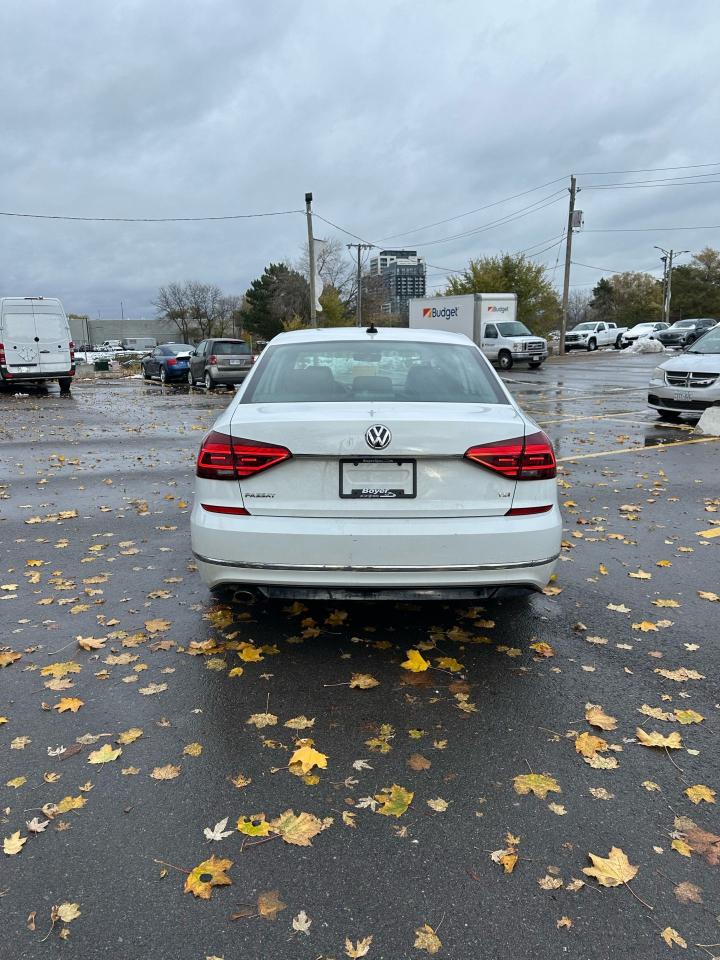2018 Volkswagen Passat HIGHLINE - Photo #3