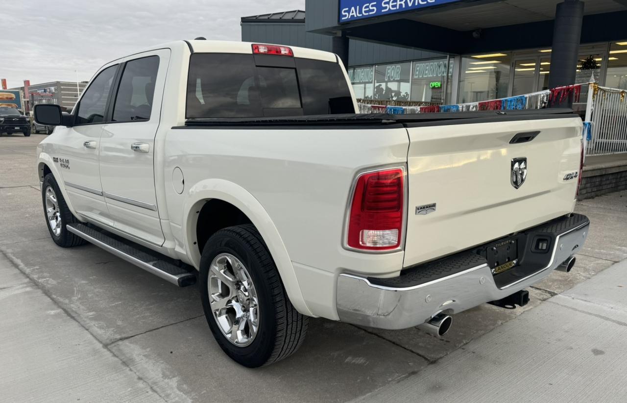 2016 RAM 1500 4WD Crew Cab 140.5" Laramie Photo2
