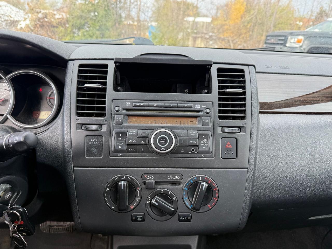 2012 Nissan Versa SL 1.8L CVT *CLEAN CARFAX*SAFETY INCL*LOW KMS* Photo