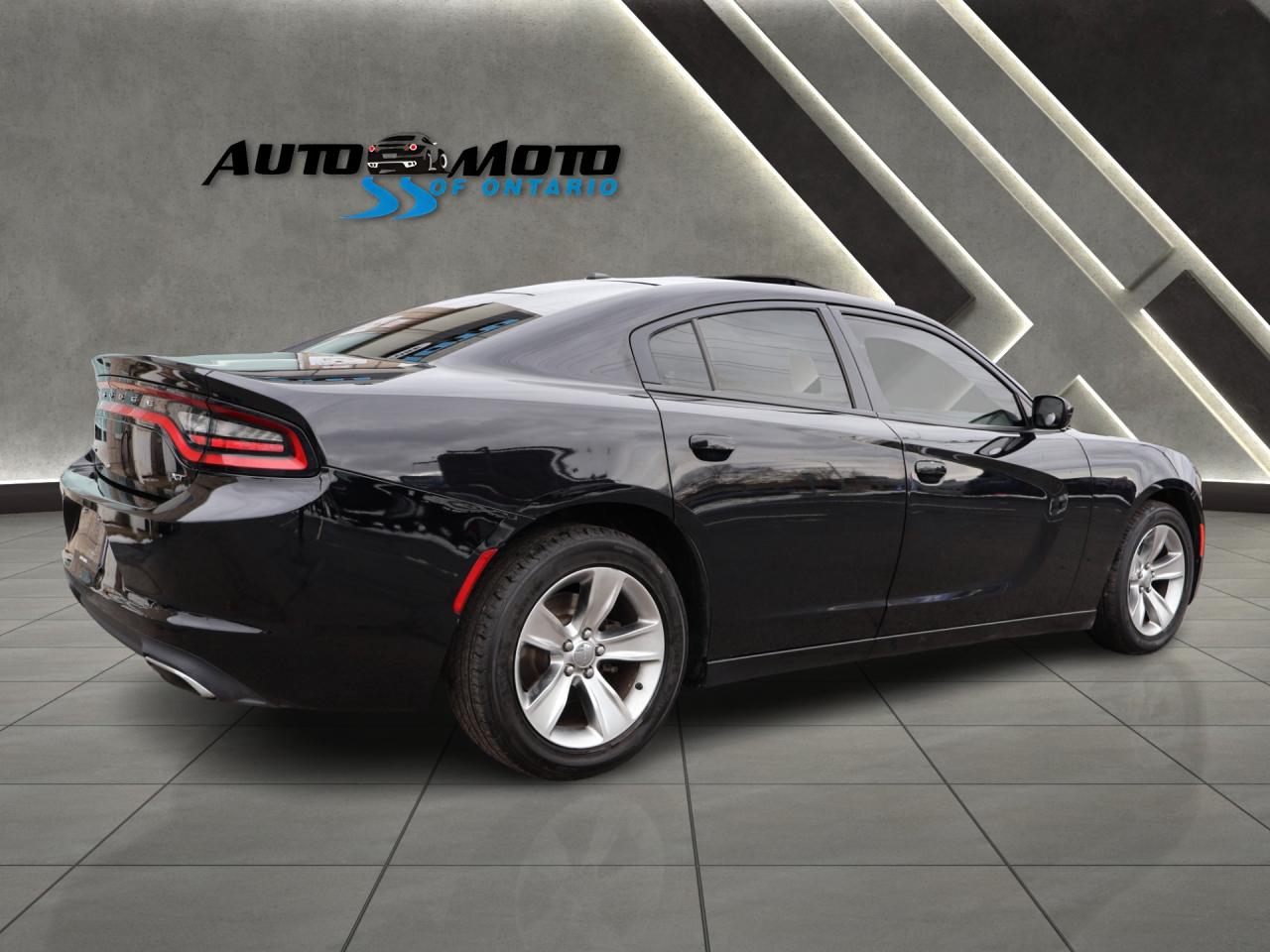 2017 Dodge Charger SXT CERTIFIED *ACCIDENT FREE* SUNROOF HEATED SEATS BLUETOOTH CRUISE ALLOYS - Photo #6