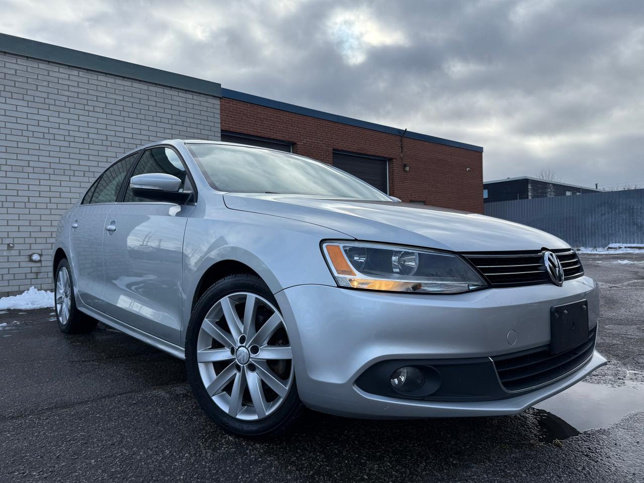 Used 2012 Volkswagen Jetta Highline 2.5 *SAFETY INCL*LOADED*LOW KMS* for sale in North York, ON