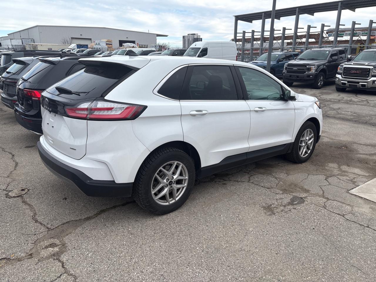 2023 Ford Edge SEL Photo