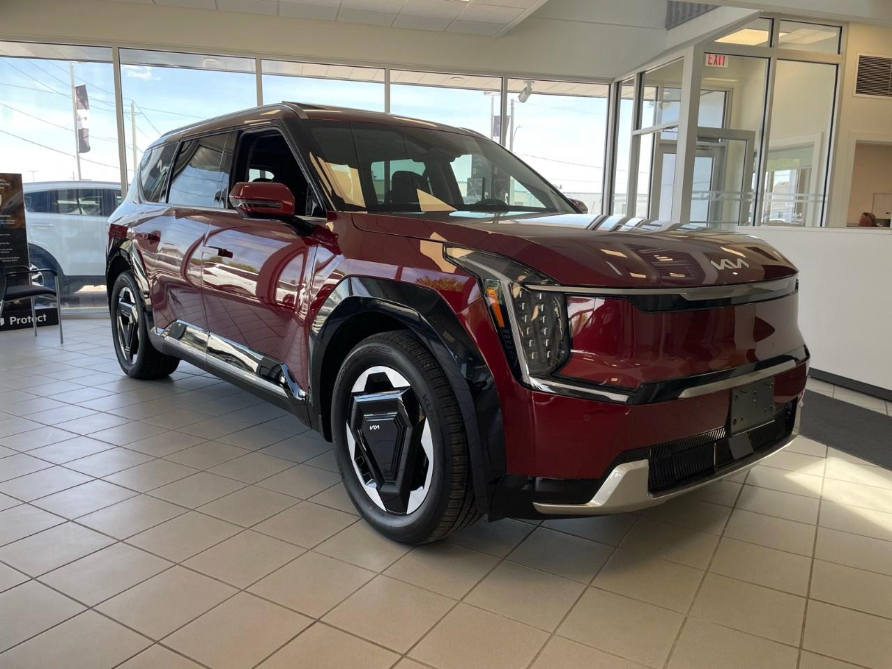 At Hudsons Listowel Kia we make car buying a breeze! New car pricing with $0 down approvals are among your options (*on approved credit). There are a variety of finance and lease options available. Also expect top dollar for your trade-in!Selling price/payment shown includes incentive(s). Does not include HST & Licensing. Bi-Weekly payments reflect current Kia Canada incentives. We have professional Product Specialist to guide you through your vehicle purchase. Contact us for more info! 1-800-403-9909